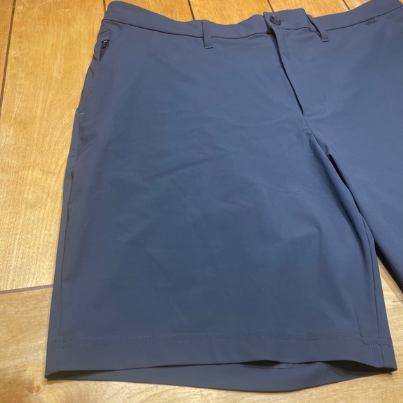 Vuori Fleet Chino Short Size 36 Color Charcoal with 8 Inch Inseam - Picture 3 of 16